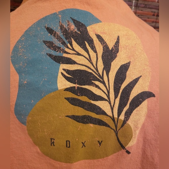 👚5for$15!🕶️ Roxy top. - Picture 2 of 4
